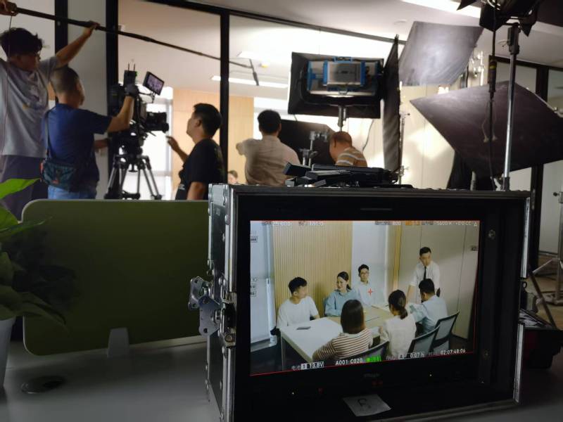 市中区TVC拍摄公司：科技产品视觉化大师，诠释未来感与功能美学