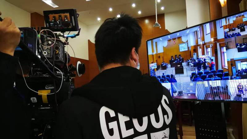 AI生成VS人工创意——市中区广告片拍摄公司的技术浪漫主义实践